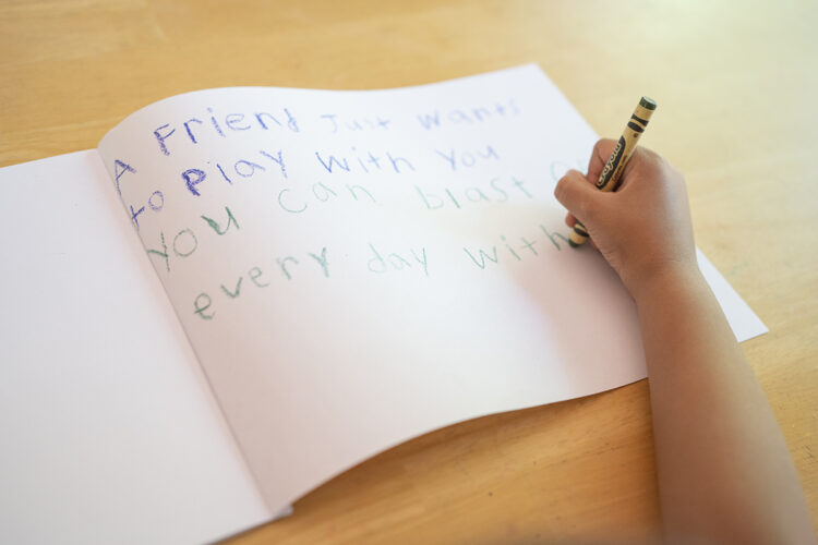 一个孩子写下了这首歌的歌词。