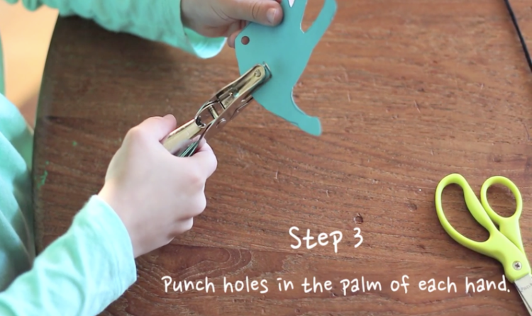 家人手捧花环的图片第3步