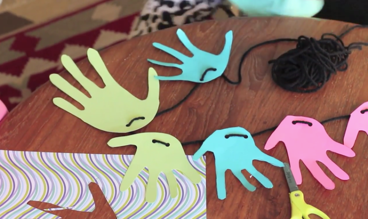 家人手捧花环的图片第5步