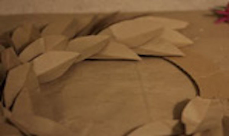 纸袋花圈图片第3步