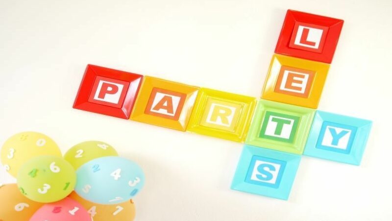 796 x 476 填字游戏桌背景图片