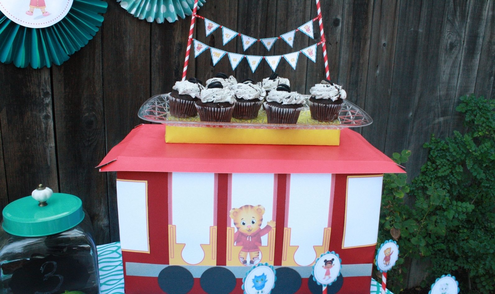 Trolley Box Dessert Stand Crafts For Kids Pbs Kids For Parents