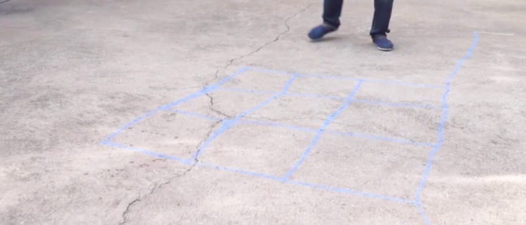 玩字母跳房子的图片第 1 步
