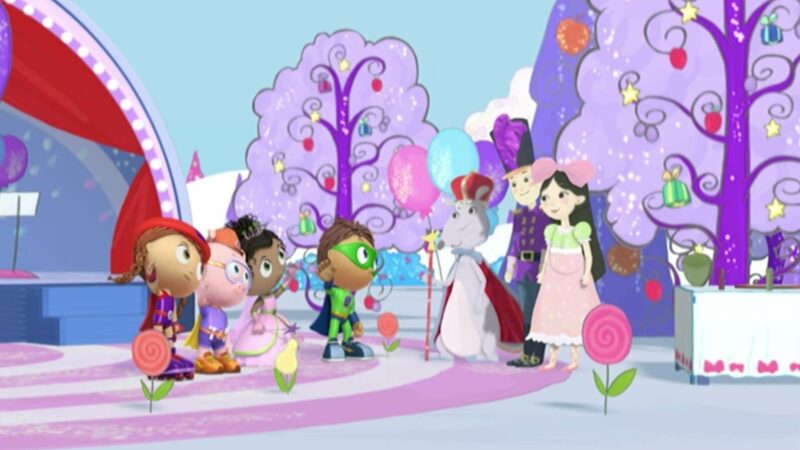 Super Why 和朋友们在戏剧中表演的照片。